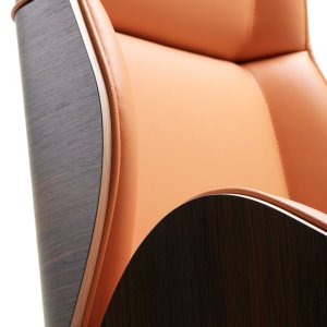 Executive office chairs Suoni around a boardroom table