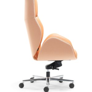Low backrest version of the Suoni executive armchair