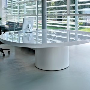 The 7 cm top of Asymmetrical cantilevered over its side cabinet