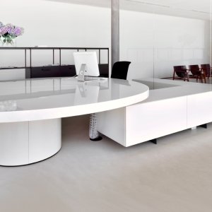 Round Asymmetrical table Ø180 with single top and central base