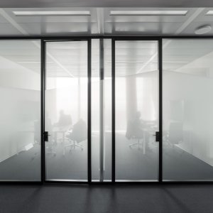 Motorised Venetian blind inside the W80 cavity