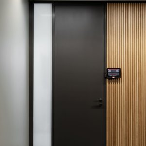 W80 horizontal slats version equipped with shelves