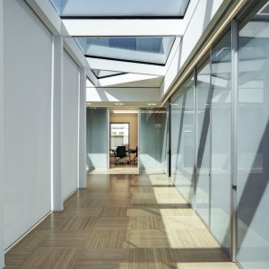 Single glazed W80 partition with glass flush to the exterior