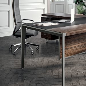 Steel leg of the X9 desk in umbra grey powder coating