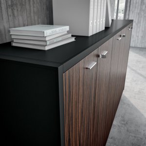 Cable spine and grid under the X9 desk by Quadrifoglio
