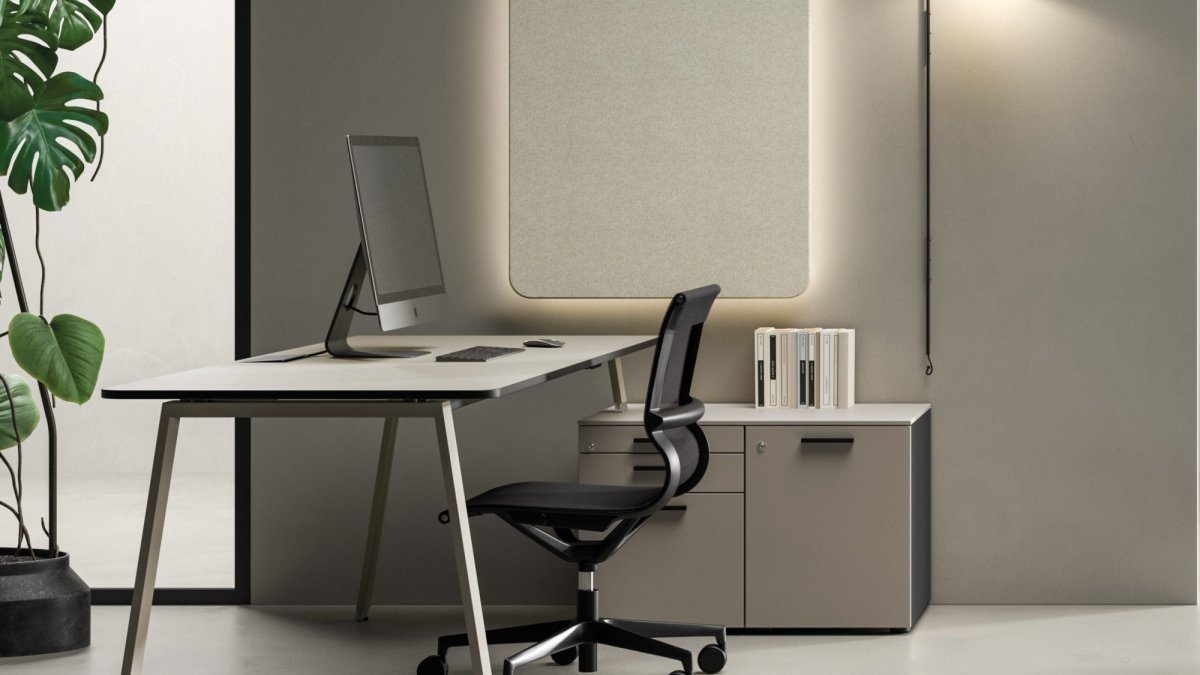 Office desk height: what British law leaves out and the standard puts in