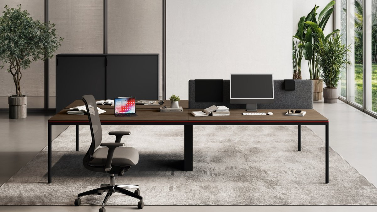 Las Mobili Fil Rouge workstation with dark wood top, grey fabric screen and mesh task chair
