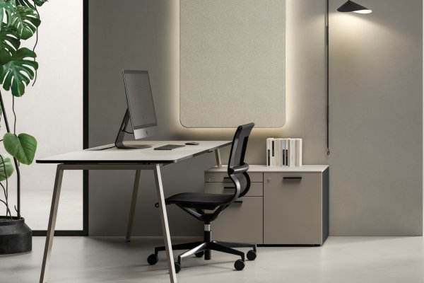 Office desk height: what British law leaves out and the standard puts in