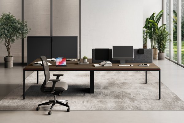 Las Mobili Fil Rouge workstation with dark wood top, grey fabric screen and mesh task chair