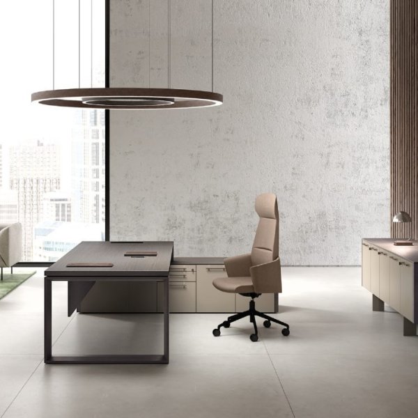 Operative office with Bralco height-adjustable sit-stand desks