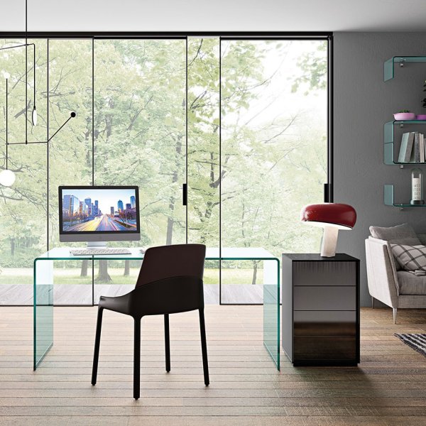 FIAM curved-glass table in a boardroom