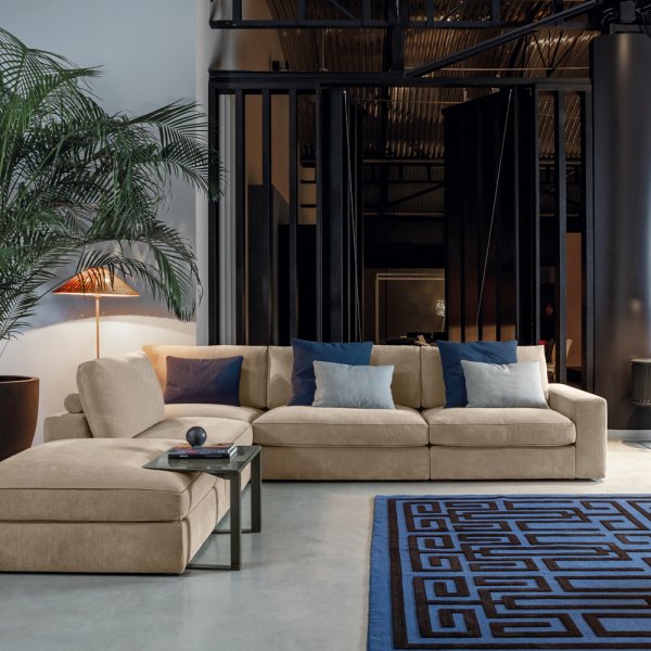Flexteam Cloud modular sofa with curved elements in a lounge area