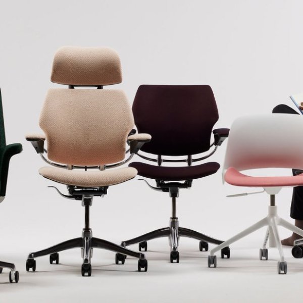 Humanscale ergonomic workstation in an office